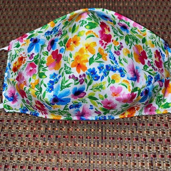 Beautiful Spring Flower Print Face Mask - Picture 1 of 5